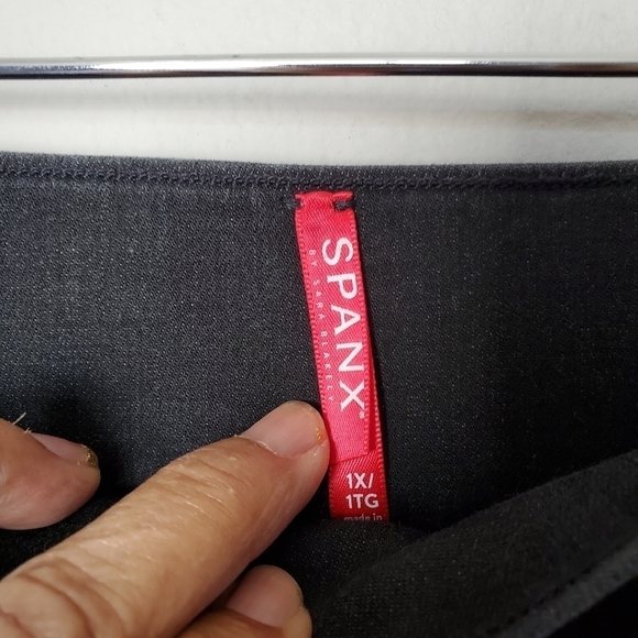 SPANX Jeans Vintage Distressed Ankle Comfy Pull-on Black Elastic High Rise Waist - Picture 4 of 5